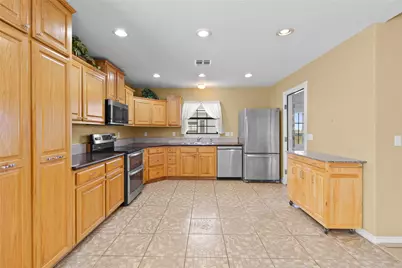 311 Sam Houston Drive, El Campo, TX 77437 - Photo 8