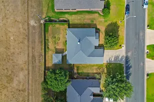 311 Sam Houston Dr, El Campo, TX 77437 - Photo 36