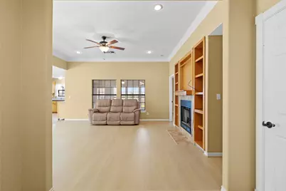 311 Sam Houston Drive, El Campo, TX 77437 - Photo 2