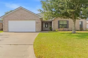 311 Sam Houston Dr, El Campo, TX 77437 - Photo 1