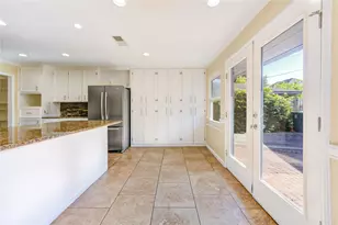 9223 Kapri Ln, Houston, TX 77025 - Photo 12