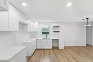 7429 W Knoll St, Houston, TX 77028 - Photo 10