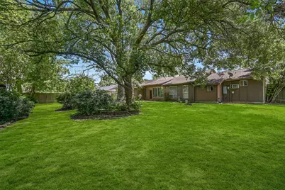 1109 W Castlewood Avenue, Friendswood, TX 77546 - Photo 30