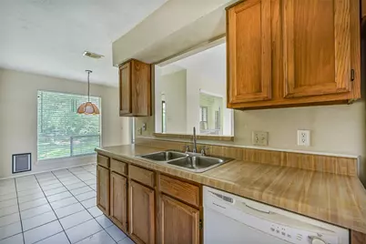1109 W Castlewood Avenue, Friendswood, TX 77546 - Photo 12