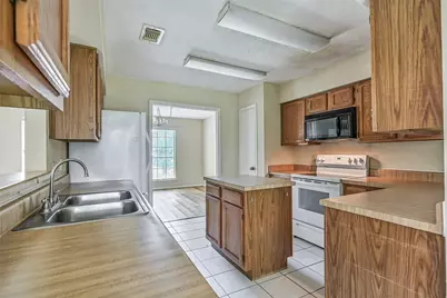 1109 W Castlewood Avenue, Friendswood, TX 77546 - Photo 10