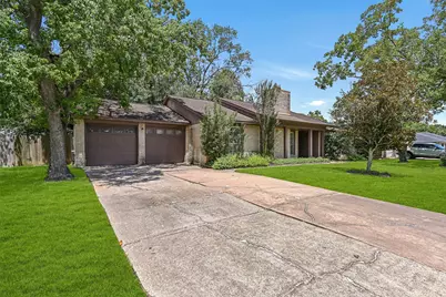 1109 W Castlewood Avenue, Friendswood, TX 77546 - Photo 1