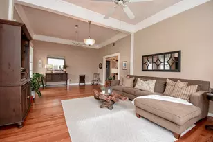 401 Fahrenthold St, El Campo, TX 77437 - Photo 4