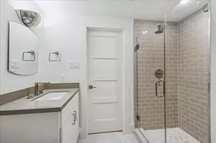 3609 Meadow Lake Ln, Houston, TX 77027 - Photo 48