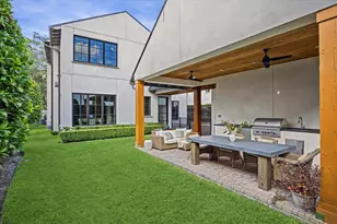 3609 Meadow Lake Ln, Houston, TX 77027 - Photo 10