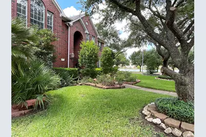1951 Lake Winds Drive, Missouri City, TX 77459 - Photo 2