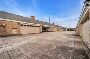600 Wilcrest Dr, Houston, TX 77042 - Photo 34