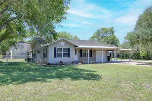 207 River St, Hallettsville, TX 77964 - Photo 2