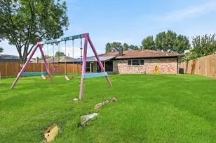 1915 Michele Dr, Sugar Land, TX 77498 - Photo 26