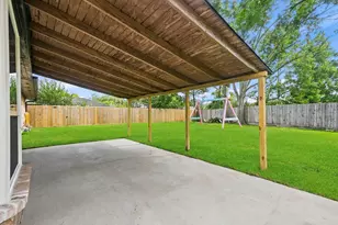 1915 Michele Dr, Sugar Land, TX 77498 - Photo 24