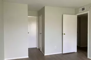 3075 Walnut Bend Ln, Houston, TX 77042 - Photo 14