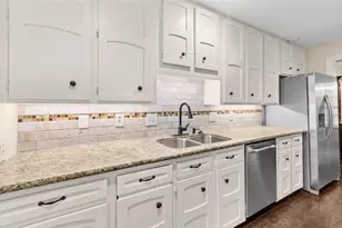 9621 Longmont Dr, Houston, TX 77063 - Photo 10