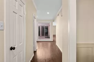 9621 Longmont Dr, Houston, TX 77063 - Photo 4