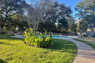 4 Bayou Pointe Dr, Houston, TX 77063 - Photo 34