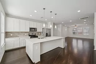 8604 Hollyoaks Creek Ln, Houston, TX 77063 - Photo 12