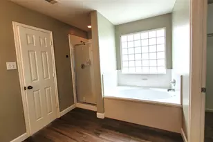4211 Landshire Bend Dr, Houston, TX 77048 - Photo 12