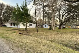 104 Co Rd 2401, Hull, TX 77564 - Photo 8