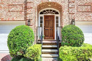 1933 Woodbury St, Houston, TX 77030 - Photo 2