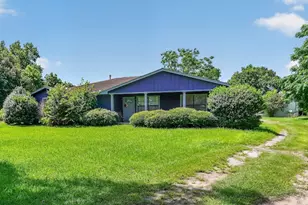 1019 Lamar St, Liberty, TX 77575 - Photo 2