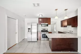 807 E 43rd St, Houston, TX 77022 - Photo 10