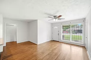 807 E 43rd St, Houston, TX 77022 - Photo 4