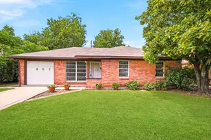 807 E 43rd St, Houston, TX 77022 - Photo 1