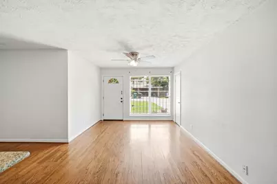 807 E 43rd Street, Houston, TX 77022 - Photo 6