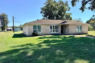 436 7th St, Hempstead, TX 77445 - Photo 1