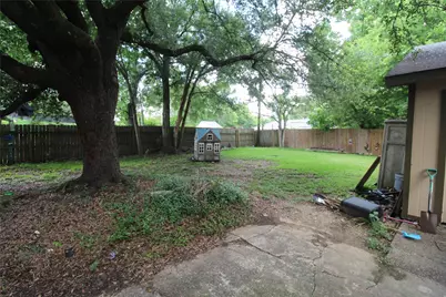 4705 30th Street E, Dickinson, TX 77539 - Photo 4