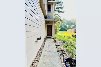 23 Summerhaze Circle, The Woodlands, TX 77382 - Photo 2