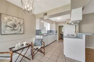 847 Carlingford Ln, Houston, TX 77079 - Photo 2