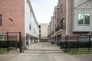 202 McGowen St, Houston, TX 77006 - Photo 4