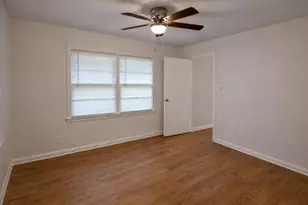 502 Breezy Ln, Wharton, TX 77488 - Photo 8