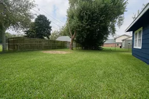 502 Breezy Ln, Wharton, TX 77488 - Photo 10