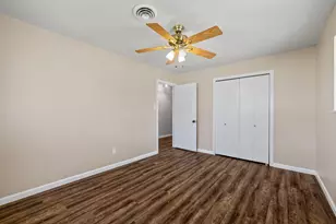 404 S 14th St, West Columbia, TX 77486 - Photo 28