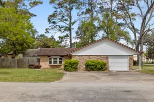 404 S 14th St, West Columbia, TX 77486 - Photo 2
