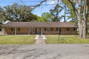 404 S 14th St, West Columbia, TX 77486 - Photo 4