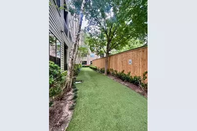 2700 Brazos Street #4414, Houston, TX 77006 - Photo 10