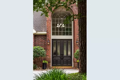 15 Woodmere Place, The Woodlands, TX 77381 - Photo 4