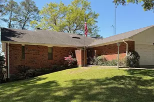 812 Broadmoor Dr, Huntsville, TX 77340 - Photo 2