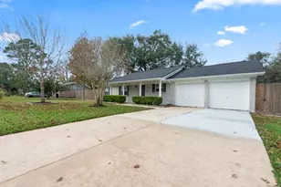 506 Mary Ann Dr, Friendswood, TX 77546 - Photo 2