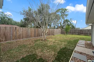 506 Mary Ann Dr, Friendswood, TX 77546 - Photo 26