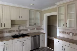 510 W Lang, Alvin, TX 77511 - Photo 6