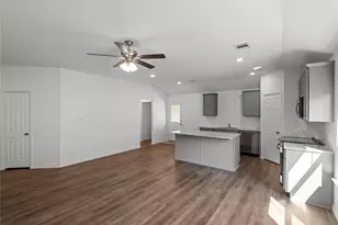 510 Oak Chase Ave, Dayton, TX 77535 - Photo 6