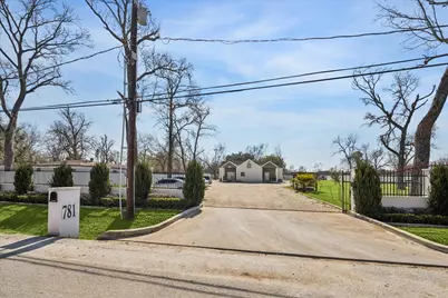 781 Lovers Lane, Houston, TX 77091 - Photo 2