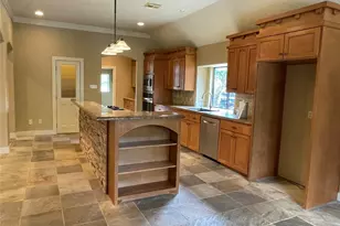 55 Canyon Oak Ct, Lake Jackson, TX 77566 - Photo 8